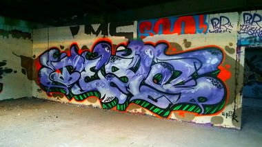 Graffiti Wall - Photo by edding3000 - tesla (2015)