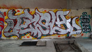 Graffiti Wall - Photo by edding3000 - tesla (2014)