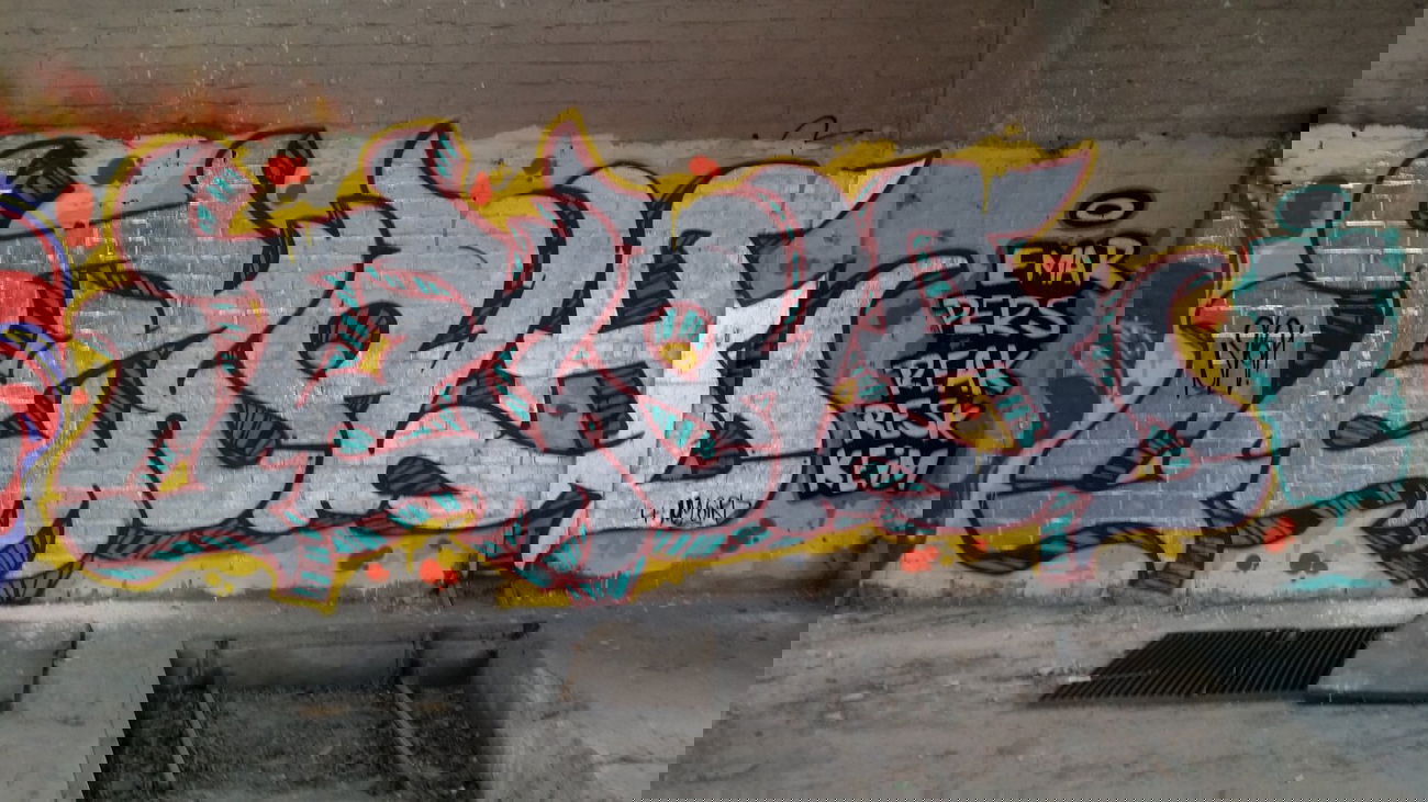 Graffiti Wall - Photo by edding3000 - tesla (2014)