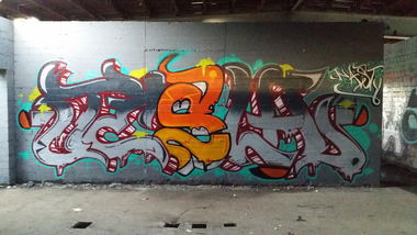 Graffiti Wall - Photo by edding3000 - tesla (2014)