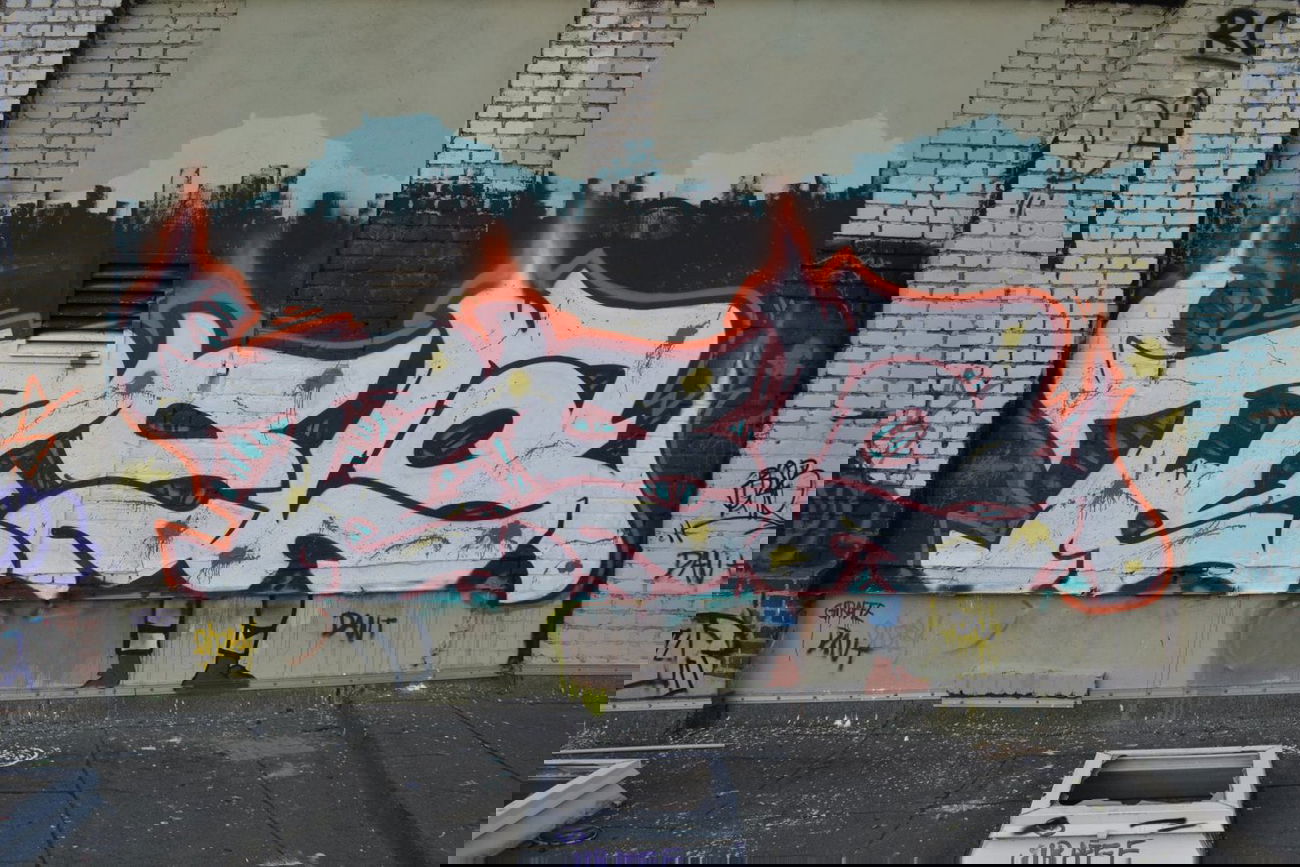 Graffiti Wall - Photo by edding3000 - tesla (2014)