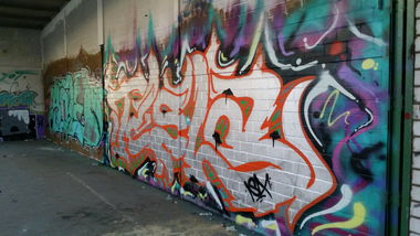Graffiti Wall - Photo by edding3000 - tesla (2014)