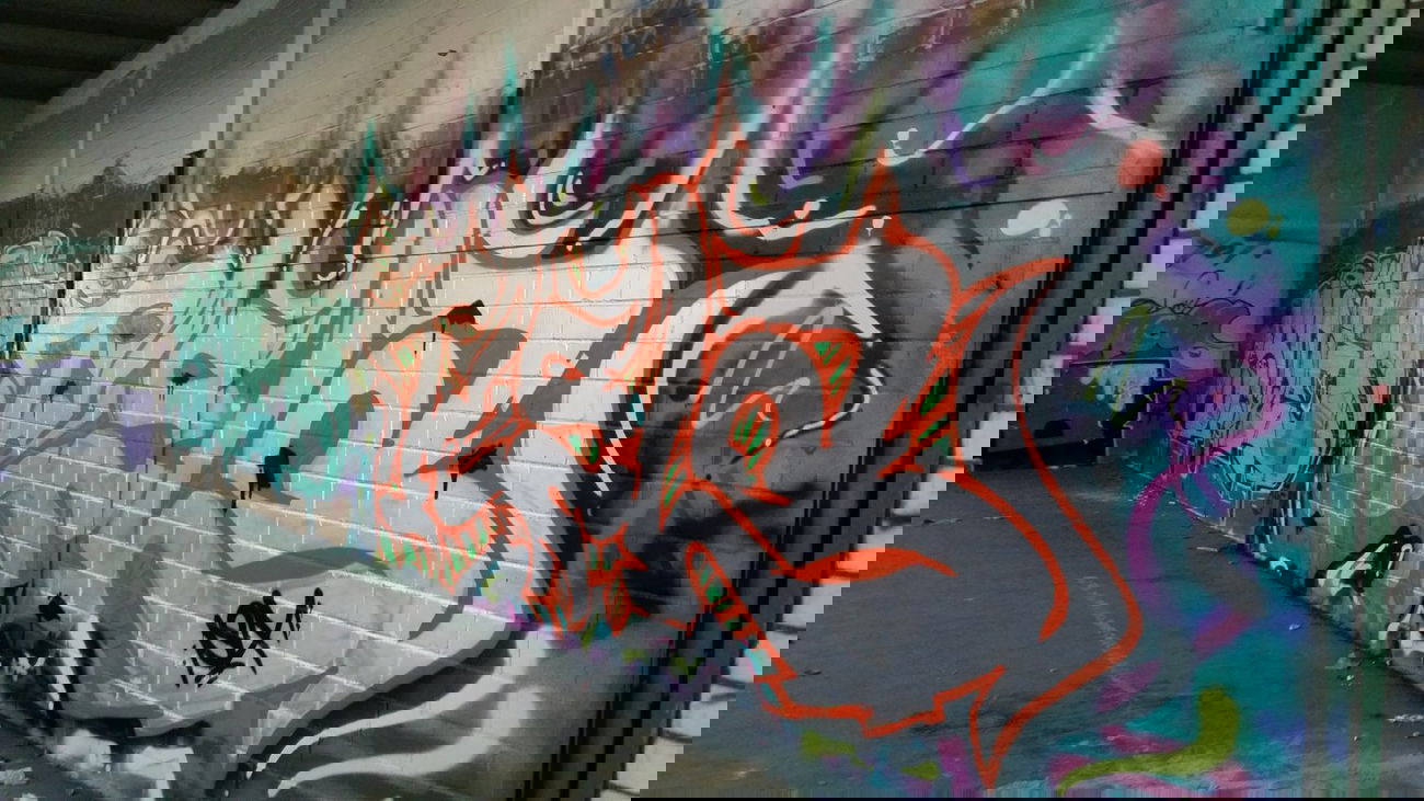 Graffiti Wall - Photo by edding3000 - tesla (2014)