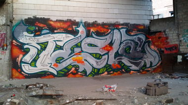 Graffiti Wall - Photo by edding3000 - tesla (2014)