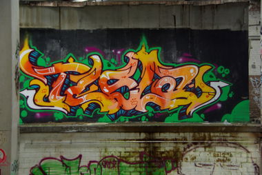 Graffiti Wall - Photo by edding3000 - tesla (2014)