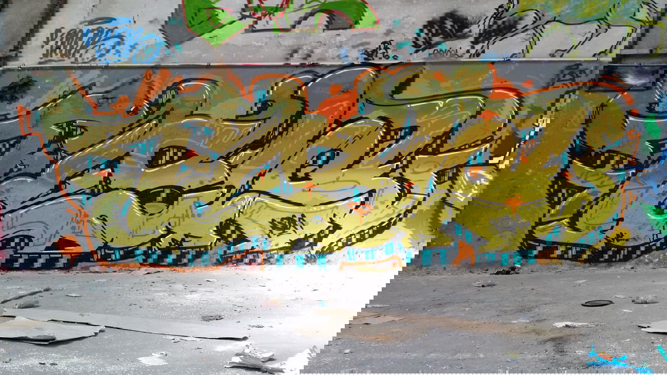 Graffiti Wall - Photo by edding3000 - tesla (2014)