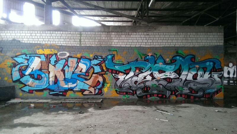 Graffiti Wall - Photo by edding3000 - Tesla (2014)