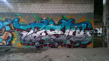 Graffiti Wall - Photo by edding3000 - tesla (2014)