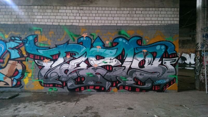 Graffiti Wall - Photo by edding3000 - tesla (2014)