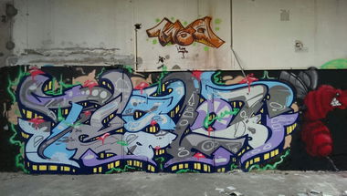 Graffiti Wall - Photo by edding3000 - Tesla (2014)