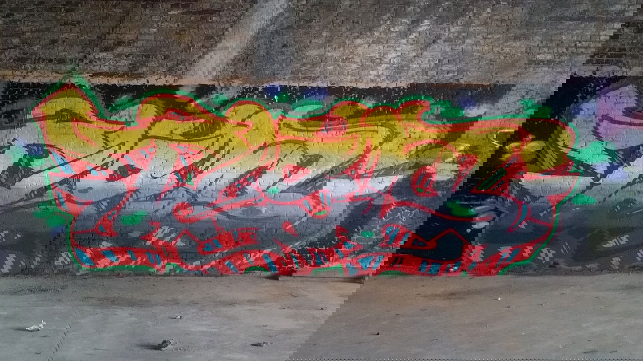 Graffiti Wall - Photo by edding3000 - tesla (2014)