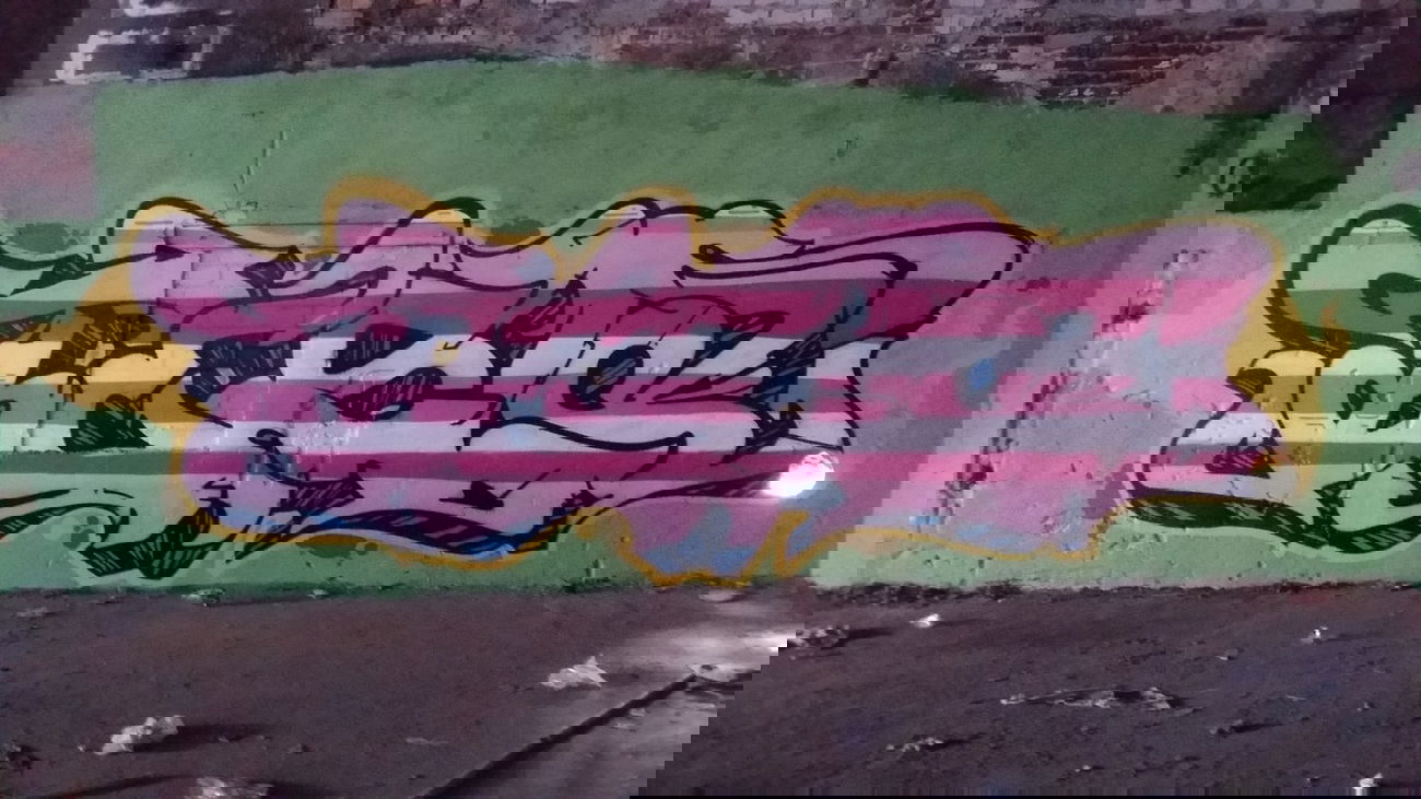 Graffiti Wall - Photo by edding3000 - tesla (2014)