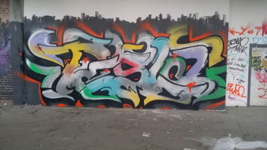 Graffiti Wall - Photo by edding3000 - tesla (2014)