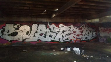 Graffiti Wall - Photo by edding3000 - sole, tesla (2014)