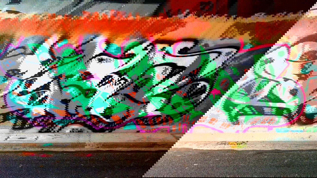 Graffiti Wall - Photo by edding3000 - tesla (2015)