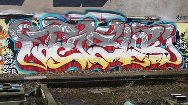 Graffiti Wall - Photo by edding3000 - tesla (2014)