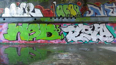 Graffiti Wall - Photo by edding3000 - sole, tesla (2015)