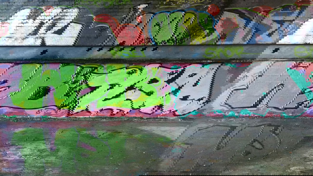 Graffiti Wall - Photo by edding3000 - sole, tesla (2015)