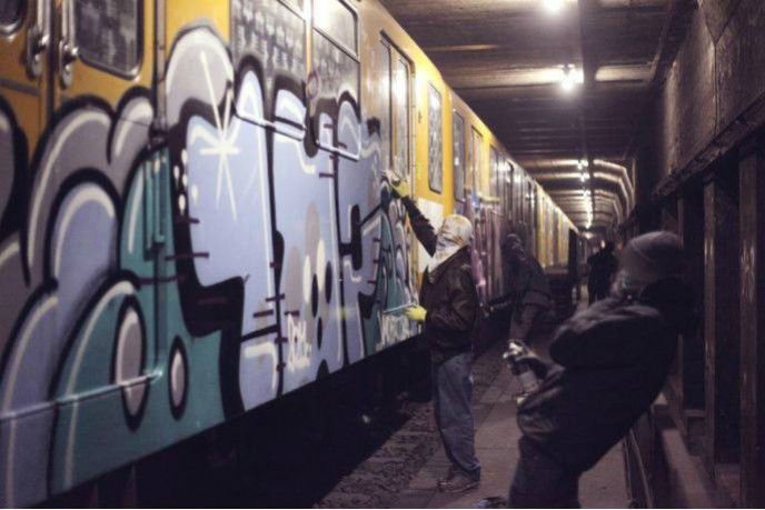 Graffiti Train - Photo by edson