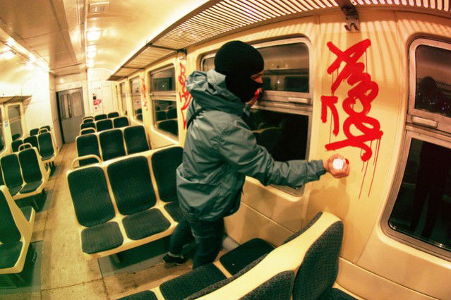 Graffiti Bombing - Photo by edson