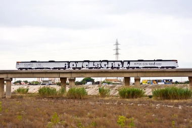 Graffiti Train - Photo by edson