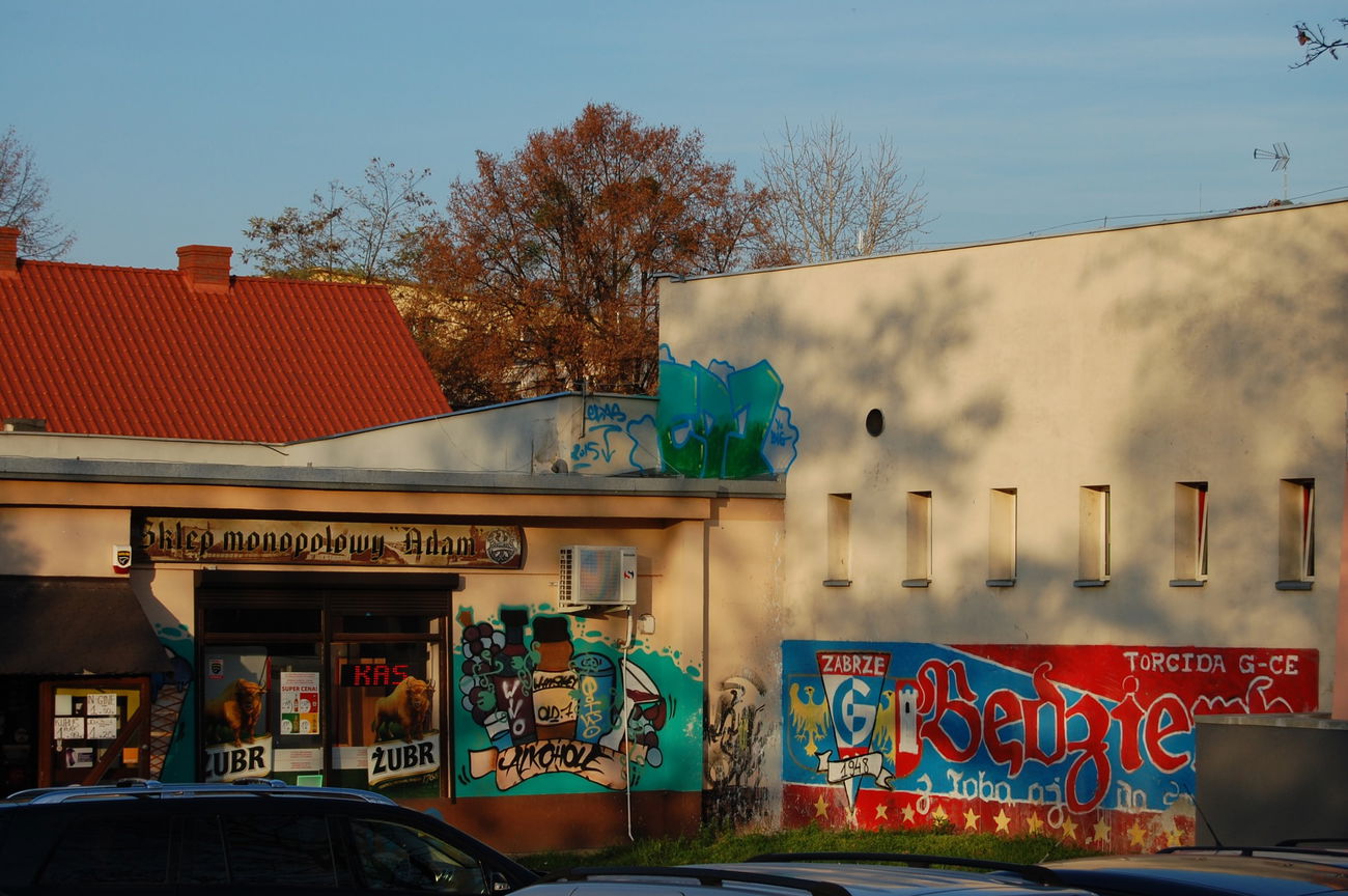 Graffiti Wall - Photo by edson