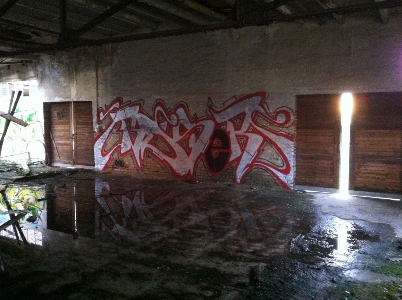 Graffiti Wall - Photo by egal098 - beser, ong