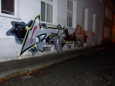 Graffiti Bombing - Photo by egal098 - ong