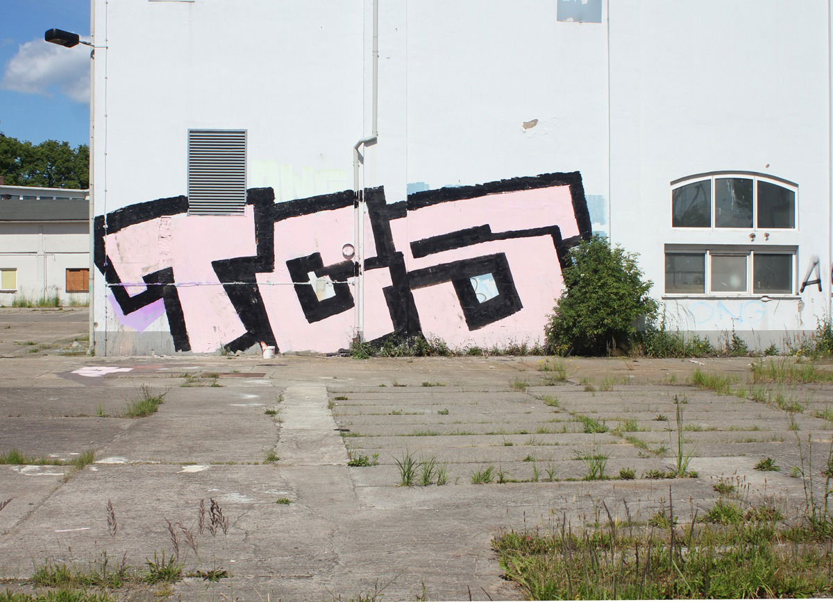 Graffiti Bombing - Photo by egal098 - tcs