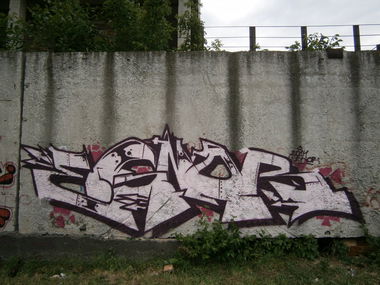 Graffiti Wall - Photo by egnor - graffiti, egnor, pink