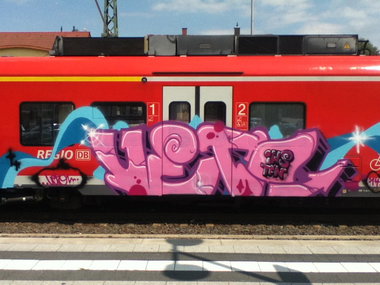 Graffiti Train - Photo by ehdualdefotz - veto (2014)