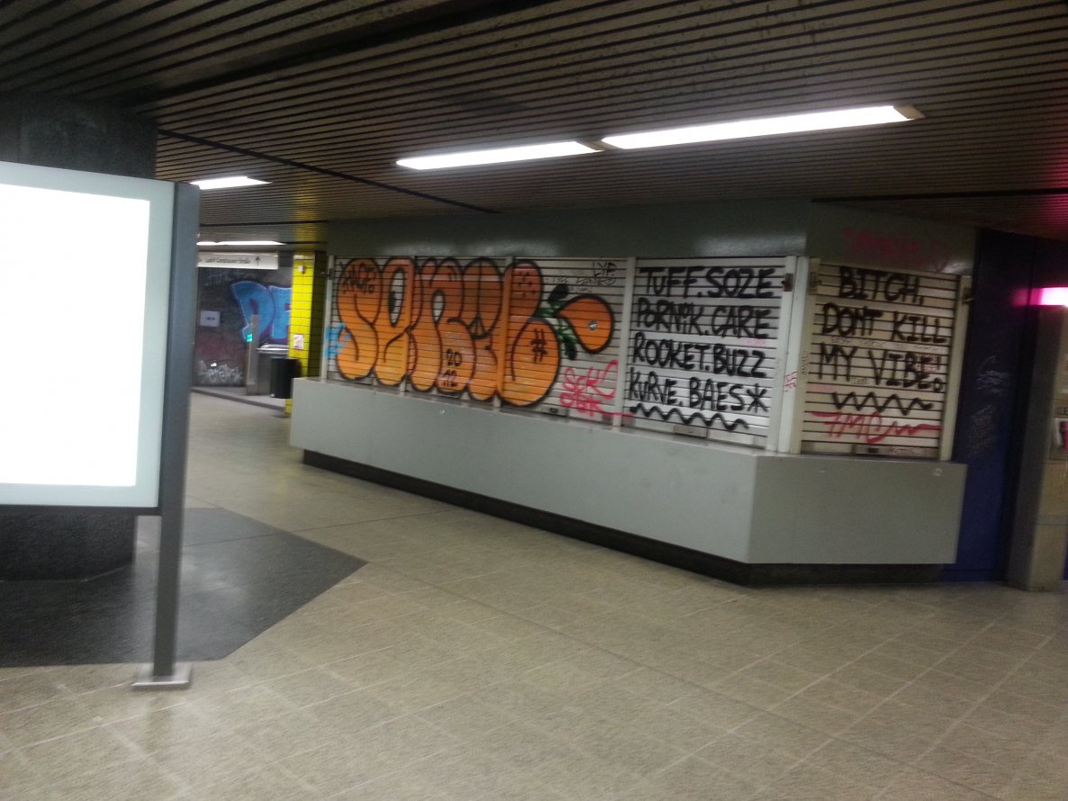 Graffiti Bombing - Photo by eiersalat - köln