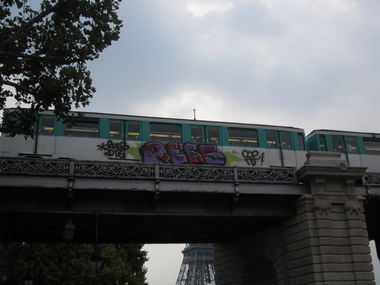 Graffiti Train in Paris - Photo by ekkaia - REES, COE, TD (2013)