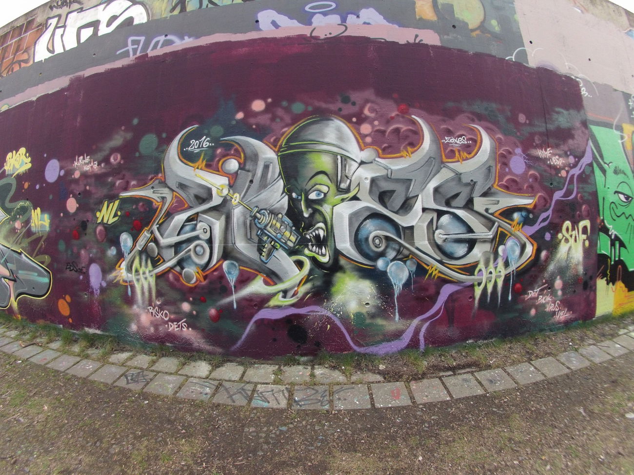 Graffiti Wall - Photo by ekszer - zoxes, hamburg (2016)