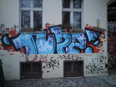 Graffiti Wall in Berlin - Photo by emil36 - 1UP (2012)