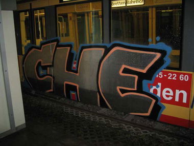 Graffiti Train - Photo by emilyerdbeere - che