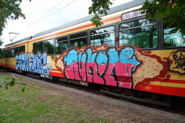 Graffiti Train - Photo by emilyerdbeere - rukon