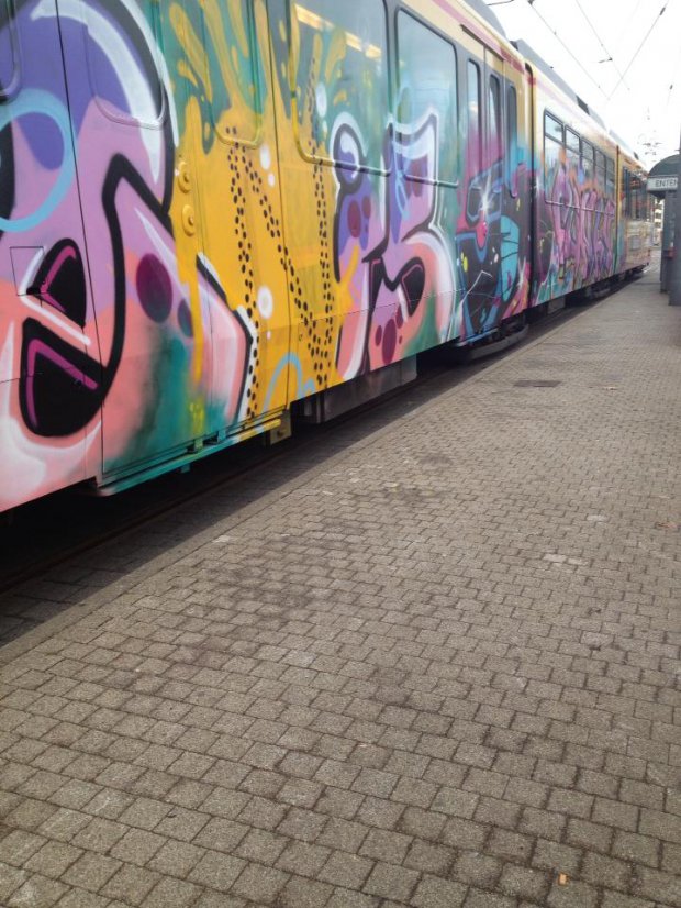 Graffiti Train - Photo by emilyerdbeere - enes, juhu, funky
