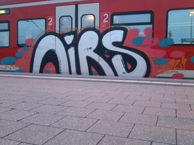 Graffiti Train - Photo by emilyerdbeere - oirs