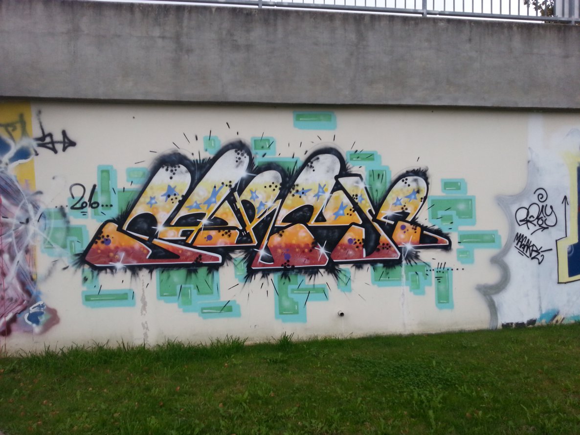Graffiti Wall - Photo by emilyerdbeere - sarnus