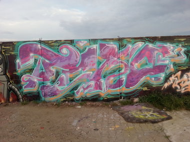 Graffiti Wall - Photo by emilyerdbeere - techo