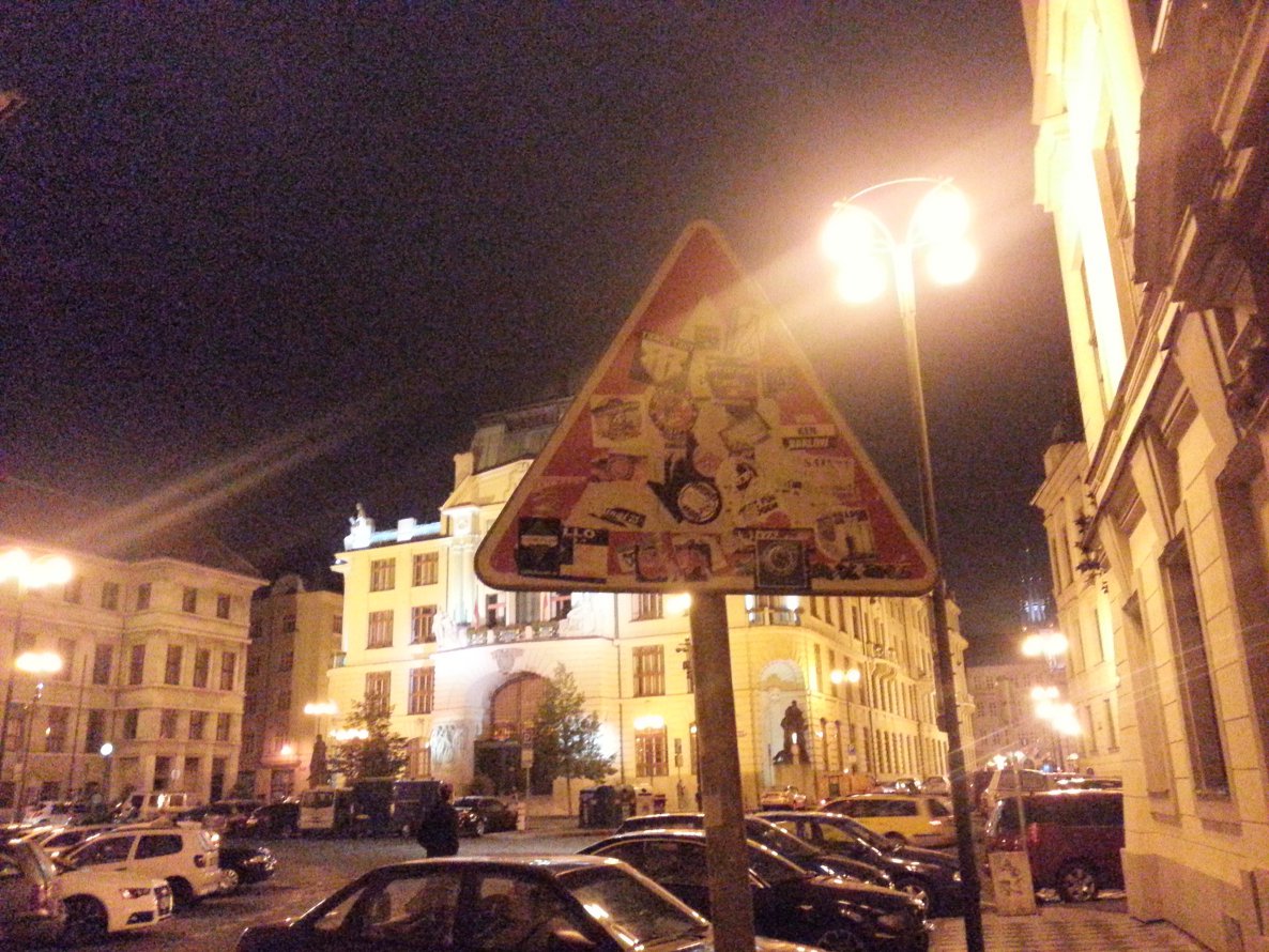 Graffiti Street Art - Photo by emilyerdbeere - praha