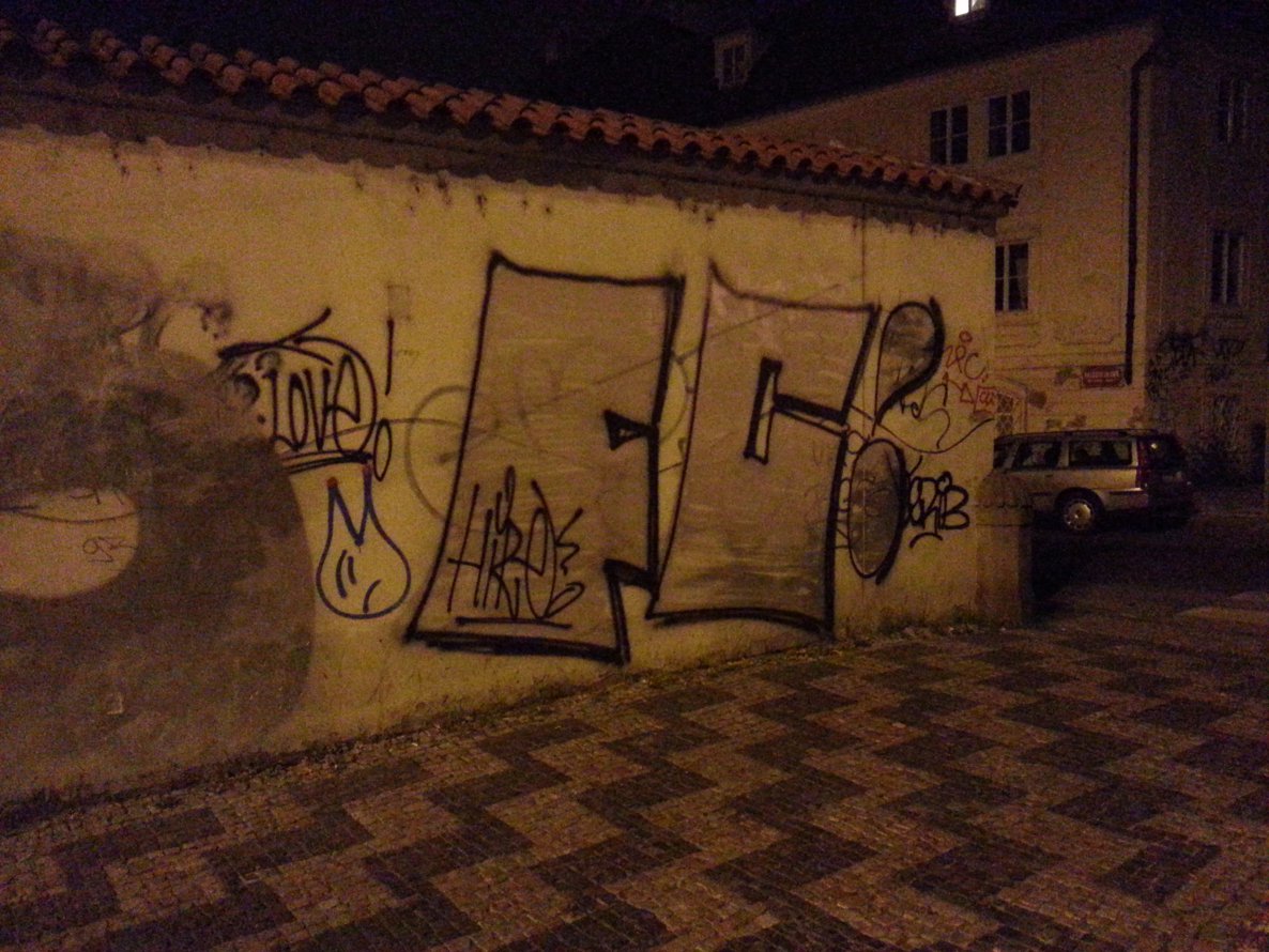 Graffiti Bombing - Photo by emilyerdbeere - hire, fc, praha