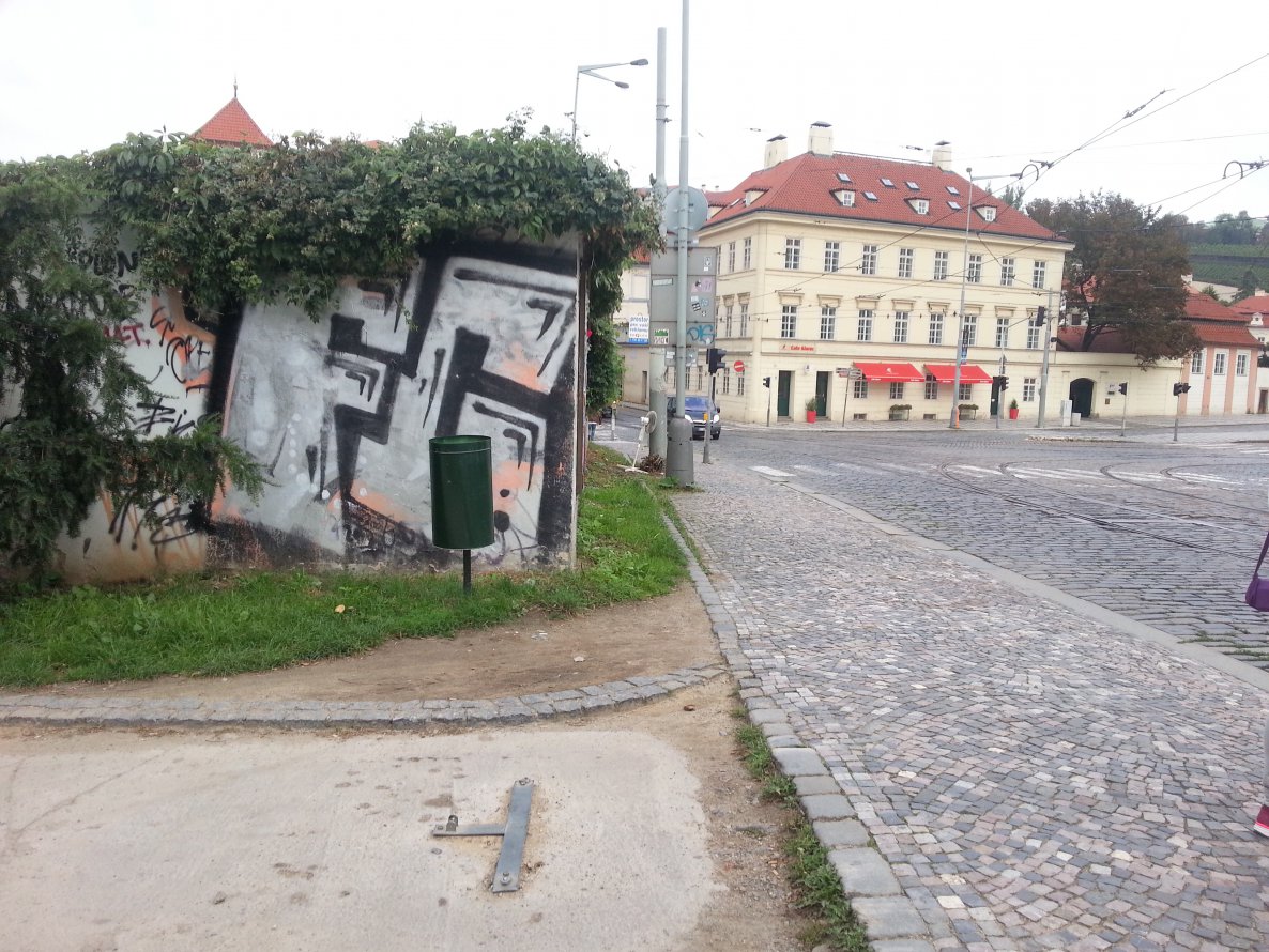 Graffiti Bombing - Photo by emilyerdbeere - fc, praha