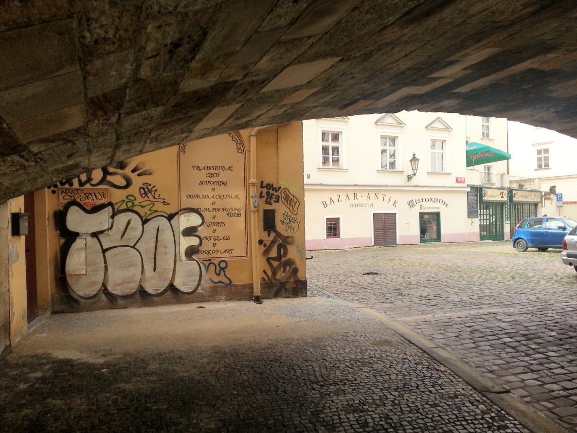 Graffiti Bombing - Photo by emilyerdbeere - teof, praha