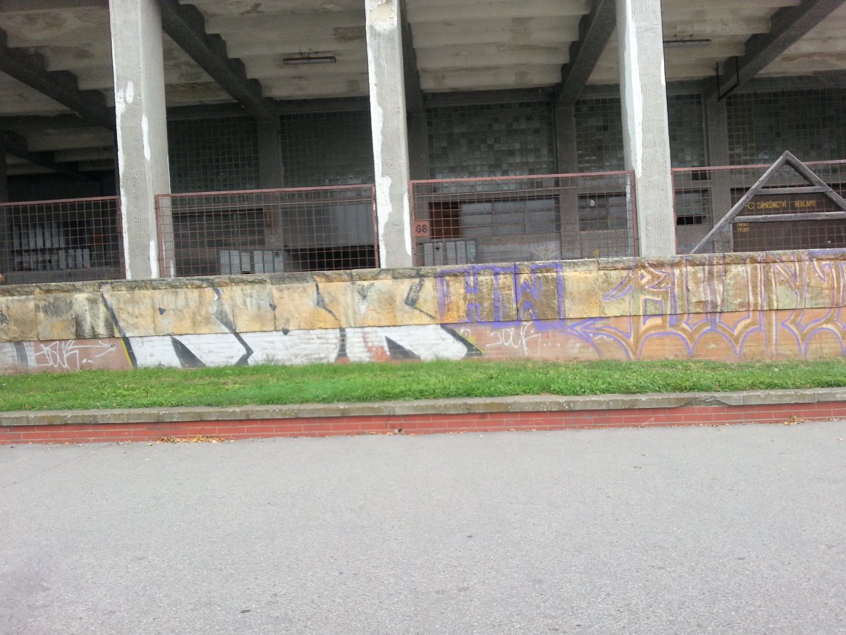 Graffiti Bombing - Photo by emilyerdbeere - rbk, praha