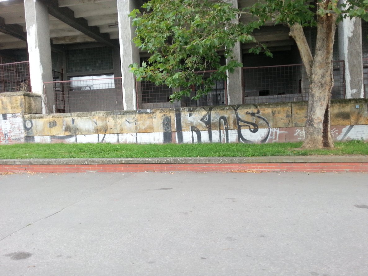 Graffiti Bombing - Photo by emilyerdbeere - kns, praha