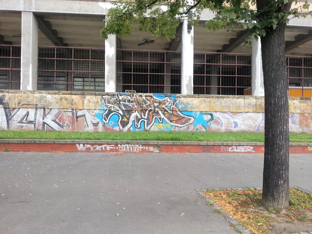 Graffiti Bombing - Photo by emilyerdbeere - ewer, praha
