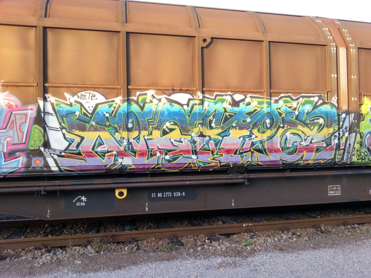 Graffiti Bombing - Photo by emilyerdbeere - netz