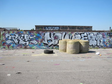 Graffiti Wall - Photo by emilyerdbeere - skye, ros., reor